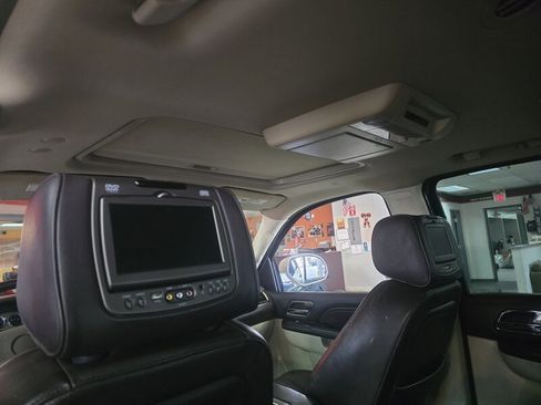 Used 2012 Cadillac Escalade Platinum image 14