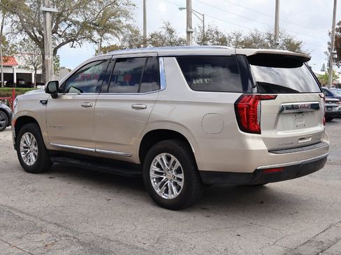 Used 2024 GMC Yukon SLT w/ SLT Luxury Package image 11