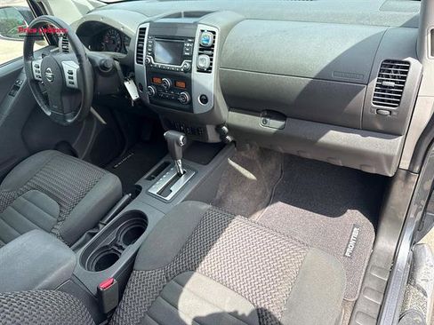 Used 2016 Nissan Frontier SV w/ SV Value Truck Package RWD image 12