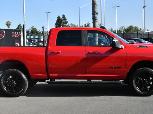 Used 2024 RAM 2500 Big Horn w/ Night Edition AWD/4WD image 9