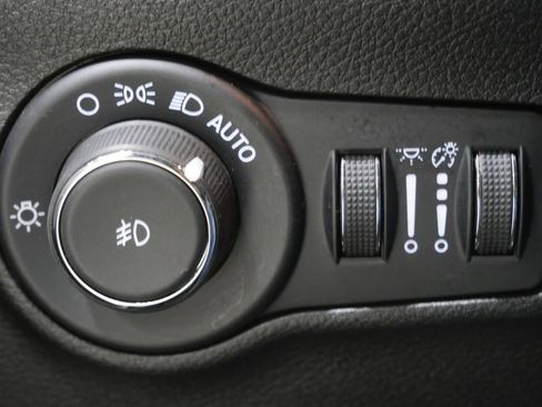 Used 2025 Jeep Compass Limited AWD/4WD image 13