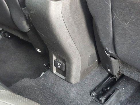 Used 2017 Jeep Renegade Limited AWD/4WD image 9