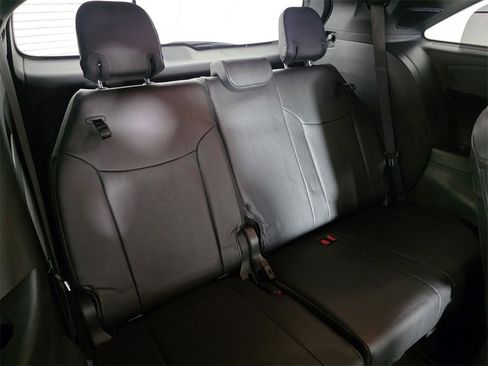 Used 2025 Toyota Sienna Platinum image 27