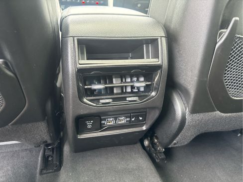 Used 2022 Jeep Grand Cherokee Overland AWD/4WD image 13