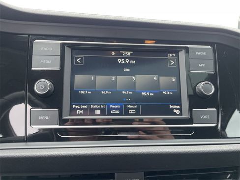 Used 2021 Volkswagen Jetta SE image 11