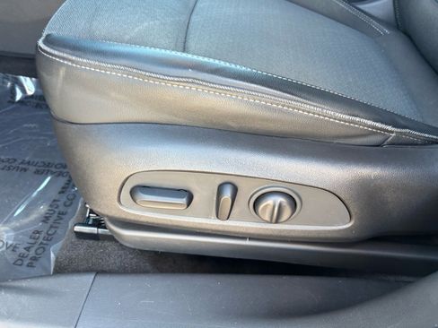 Used 2022 Buick Encore GX Select image 12