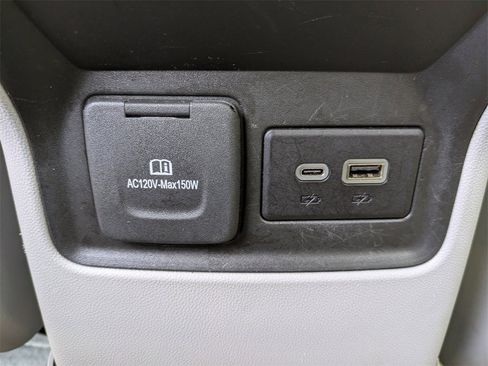 Used 2023 GMC Acadia SLT image 16