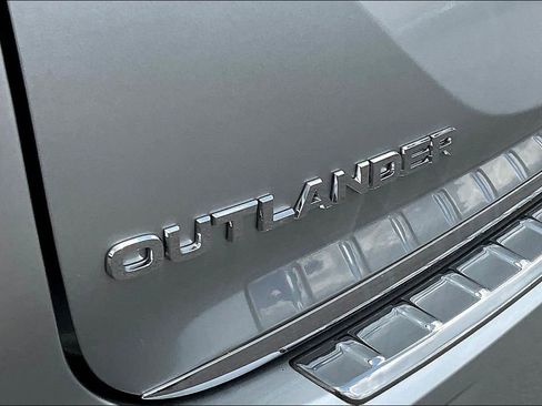 New 2025 Mitsubishi Outlander ES image 11