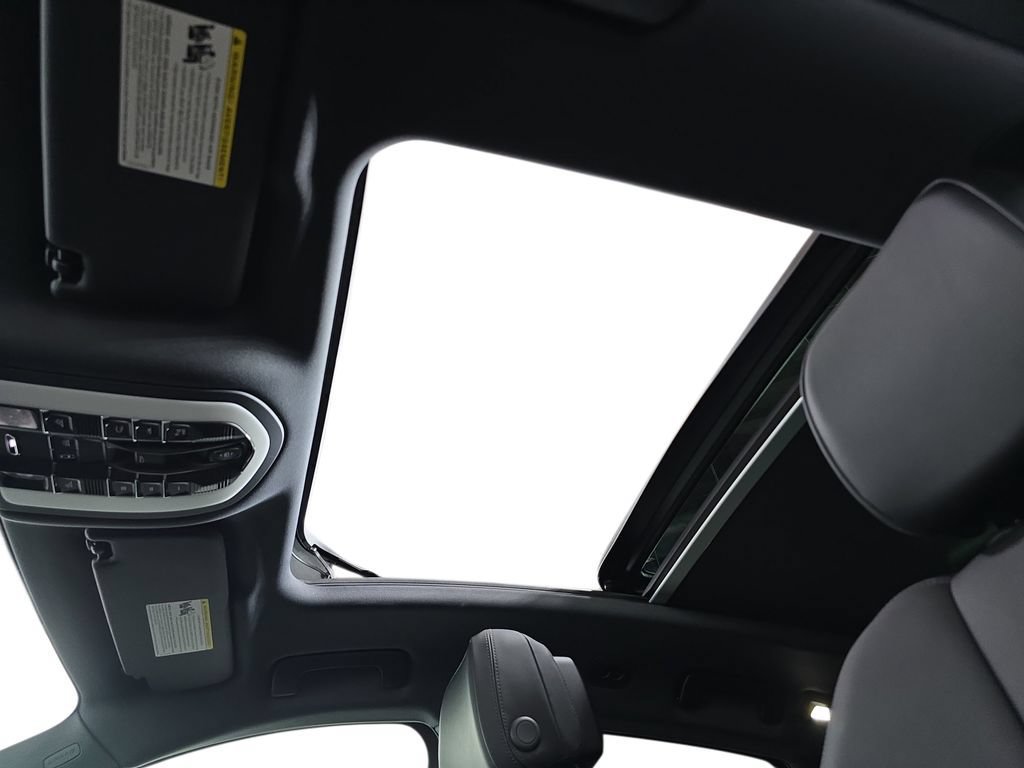 Certified 2026 Porsche Macan AWD/4WD image 28