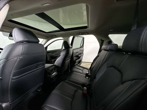 Used 2025 Honda Pilot Touring image 13