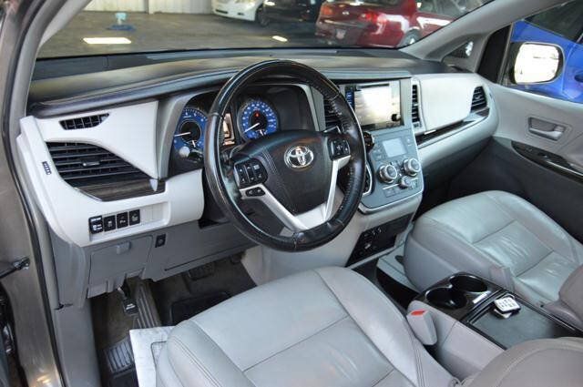 Used 2015 Toyota Sienna XLE Premium AWD/4WD image 17