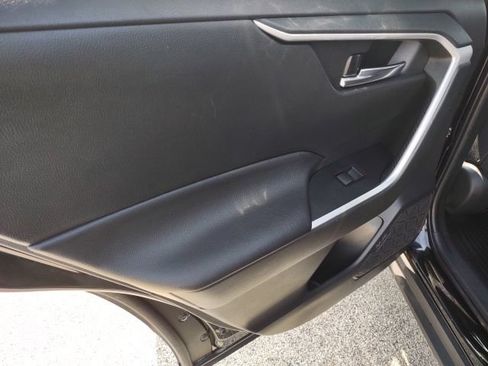 Used 2021 Toyota RAV4 XLE FWD image 16