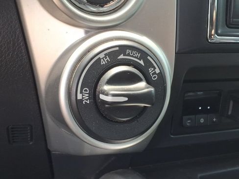 Used 2020 Nissan Titan SV w/ SV Convenience Package AWD/4WD image 12