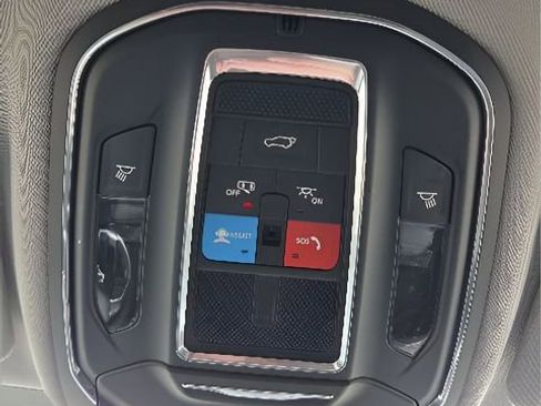 Used 2023 Jeep Grand Cherokee Limited AWD/4WD image 32