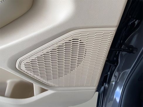 New 2025 Jeep Grand Cherokee L Limited image 15