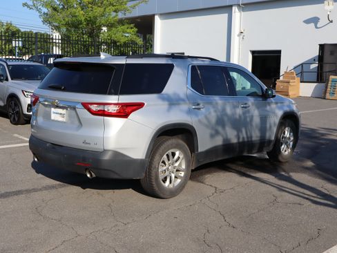 Used 2020 Chevrolet Traverse LT FWD image 10
