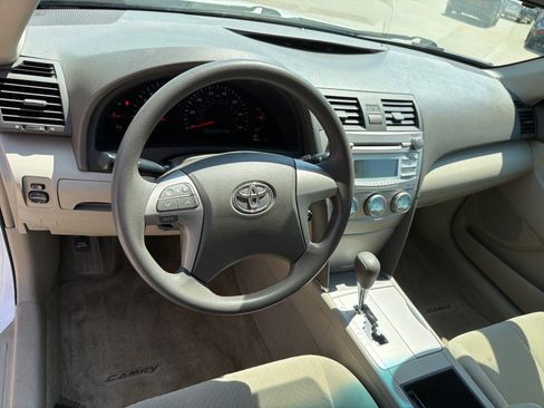 Used 2009 Toyota Camry LE FWD image 15