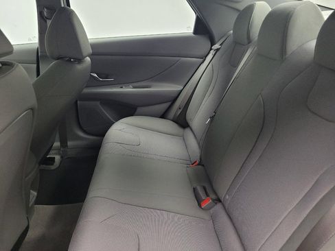 Used 2025 Hyundai Elantra SE FWD image 18