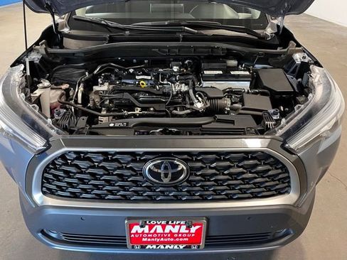 Used 2025 Toyota Corolla Cross XLE FWD image 9