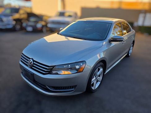 Used 2013 Volkswagen Passat 2.5 SE FWD image 1