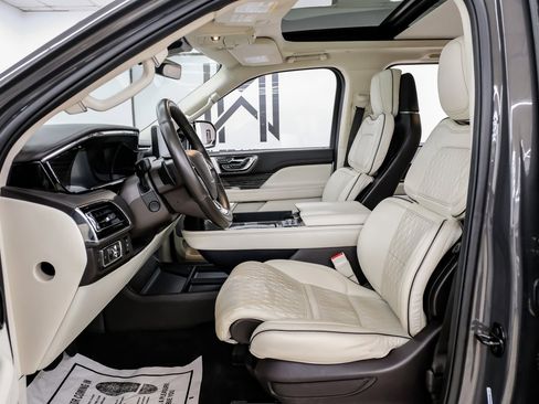 Used 2022 Lincoln Navigator Black Label image 38