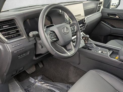 Used 2026 Lexus GX 550 w/ Accessory Package (2T) AWD/4WD image 10