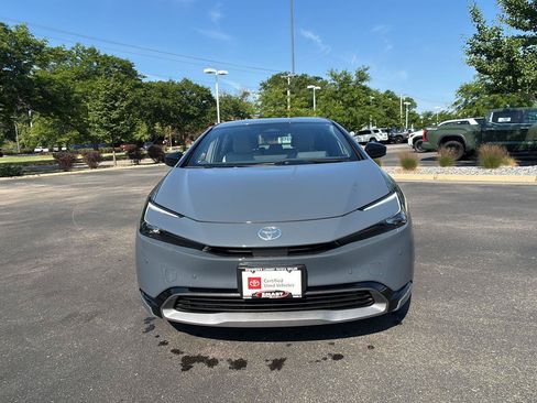 Used 2025 Toyota Prius XLE AWD/4WD image 6