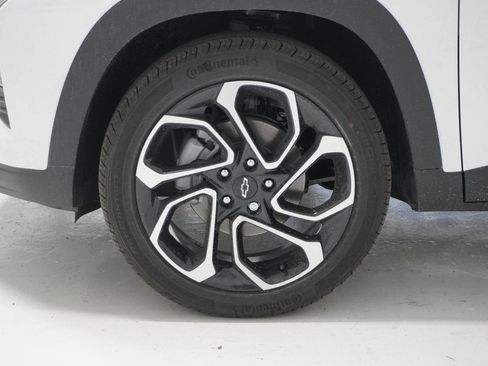 New 2026 Chevrolet Trax RS w/ Sunroof Package FWD image 11