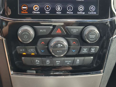 Used 2020 Jeep Grand Cherokee Overland AWD/4WD image 22