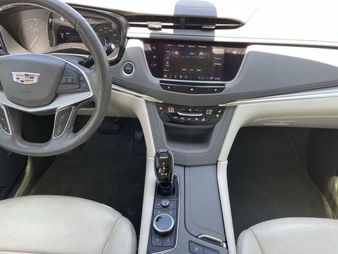 Used 2021 Cadillac XT5 Premium Luxury FWD image 22