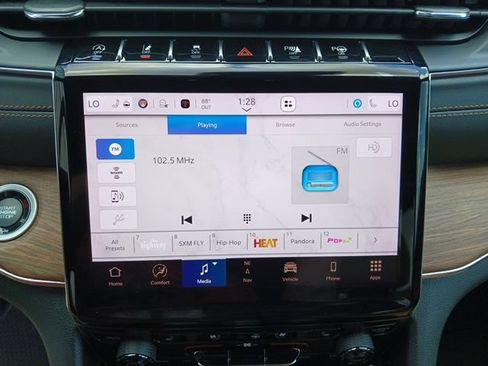 Used 2023 Jeep Grand Cherokee L Summit w/ Luxury Tech Group V AWD/4WD image 47