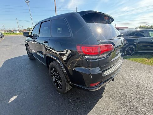 Used 2018 Jeep Grand Cherokee Altitude AWD/4WD image 6