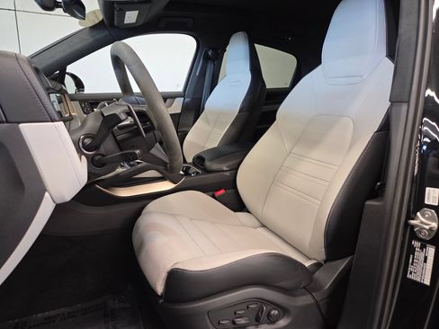 Certified 2025 Porsche Cayenne GTS AWD/4WD image 5