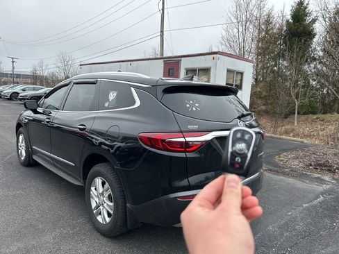 Used 2019 Buick Enclave Essence w/ LPO, Luxury Package image 5