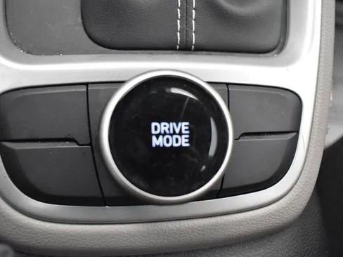 Used 2025 Hyundai Venue SEL image 38