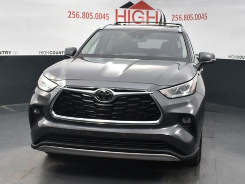 Used 2022 Toyota Highlander Platinum image 8