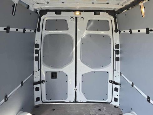 Used 2025 Mercedes-Benz Sprinter 2500 image 16