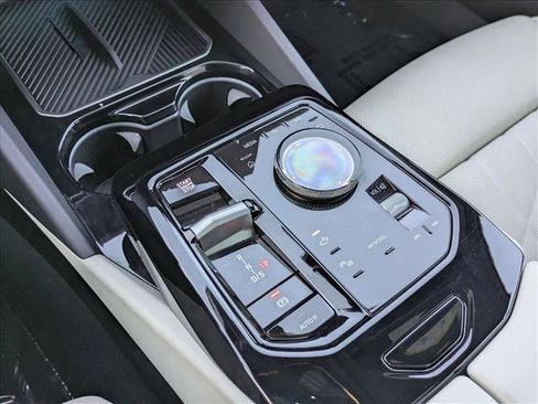 Certified 2025 BMW 530i image 12