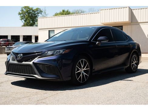 Used 2022 Toyota Camry SE image 4