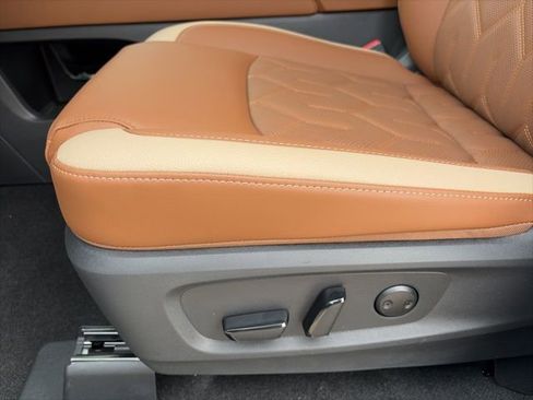 New 2026 Nissan Pathfinder Platinum image 10