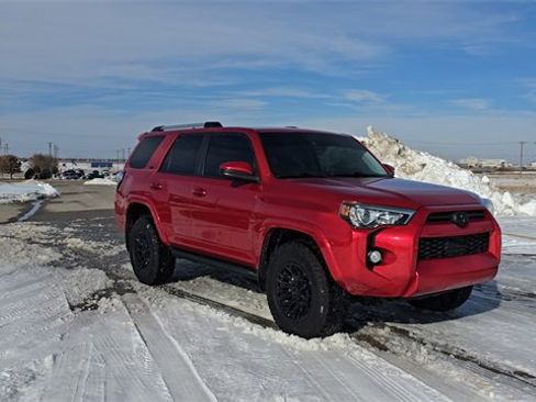 Used 2020 Toyota 4Runner SR5 image 4