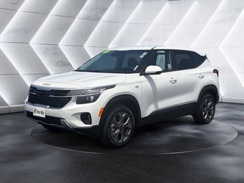 Used 2025 Kia Seltos LX AWD/4WD image 1