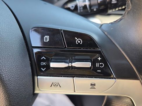 Used 2022 Hyundai Elantra SEL w/ Convenience + Premium Package FWD image 23