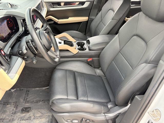 Used 2024 Porsche Cayenne AWD/4WD image 9