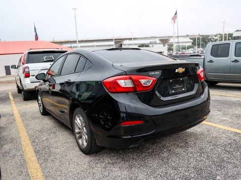 Used 2019 Chevrolet Cruze LS w/ LS Convenience Package FWD image 9