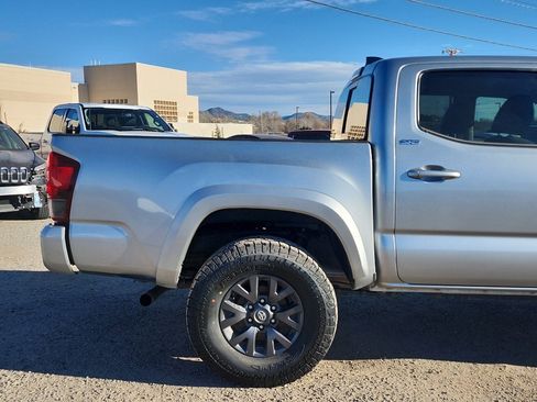 Used 2023 Toyota Tacoma SR5 w/ Technology Package image 5