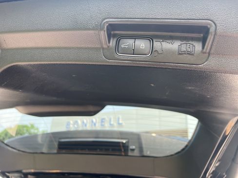 Used 2022 Ford Explorer XLT w/ Equipment Group 202A image 11