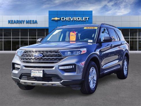 Used 2023 Ford Explorer XLT w/ Equipment Group 202A image 3