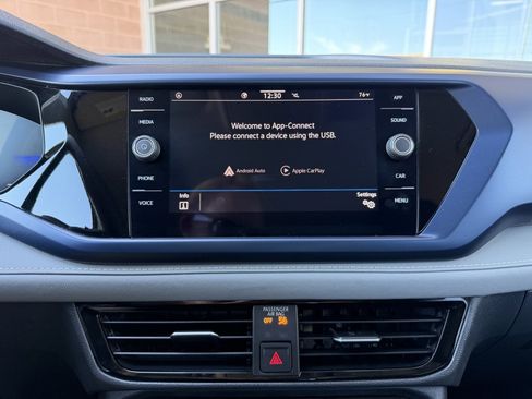 Used 2024 Volkswagen Taos SE w/ Panoramic Sunroof Package image 22