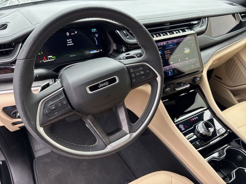 Used 2022 Jeep Grand Cherokee Limited 4xe image 26